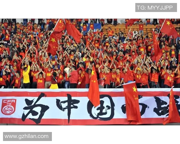 足球球星聚集一堂 共襄盛举的精彩时刻 男球员合照展现荣耀与团队精神